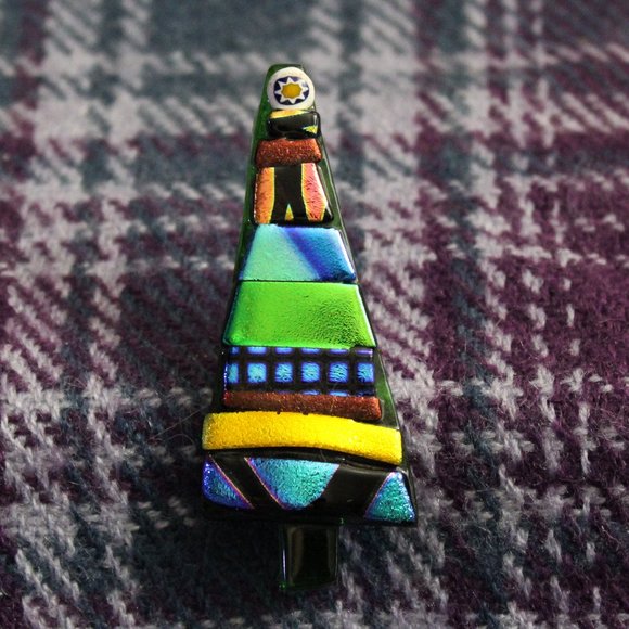 Fused Dichroic Glass Christmas Tree Pin - Picture 1 of 2